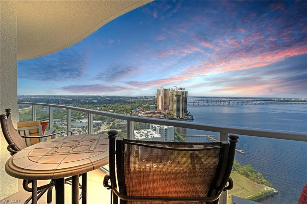 3000 Oasis Grand BLVD 2203 photo 15 of 24