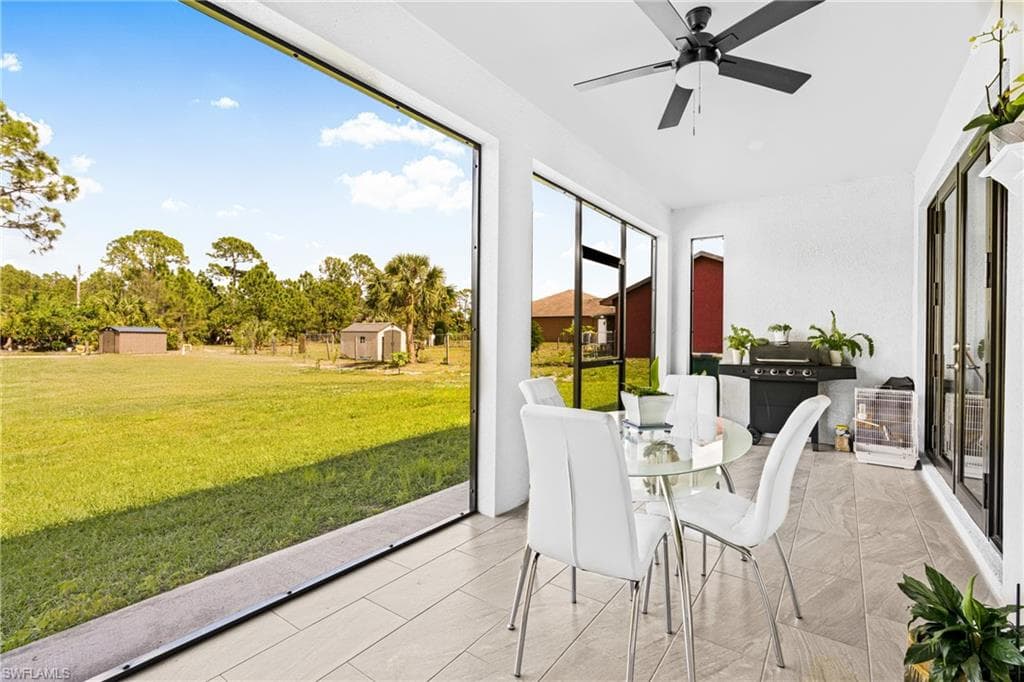 Sunroom with ceiling fan