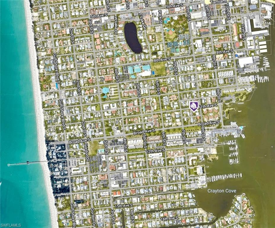 7 blocks to the beach and 1 block to the bay, 4 blocks to 5th Ave S