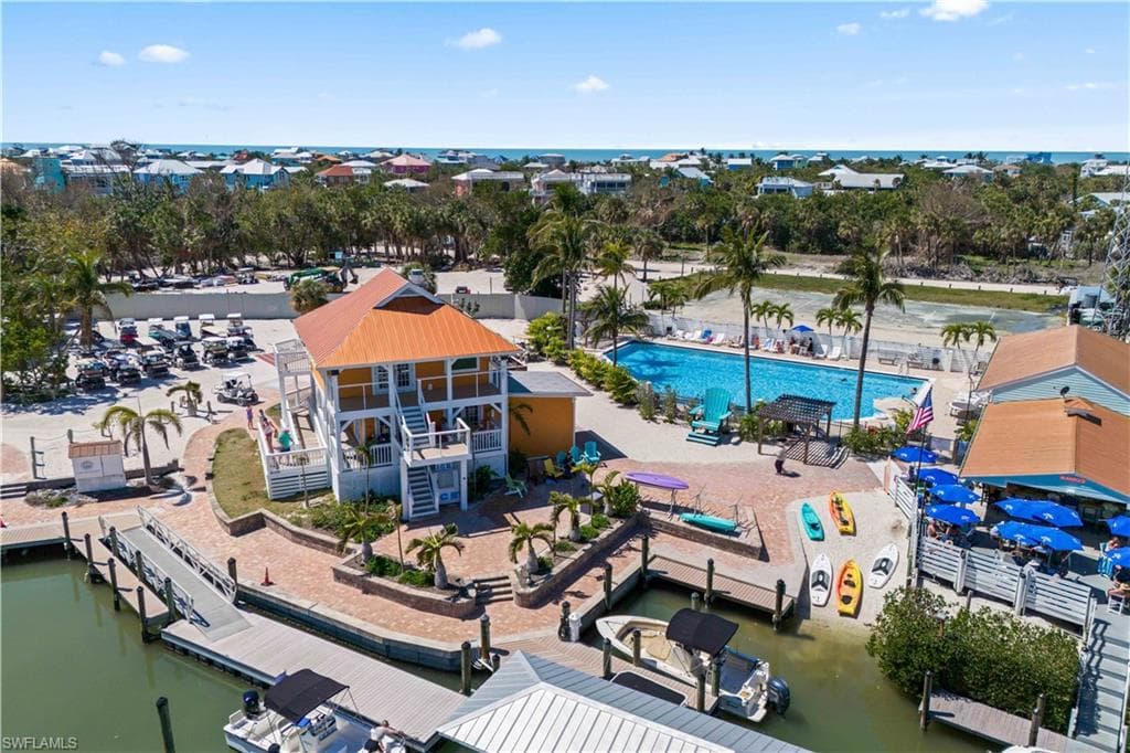 Mangos - famous for their tropical drinks and sidewinder fries. Spend the day in the pool with poolside service and hangout with fellow islanders or locals from the mainland who love to come by boat and spend the day.