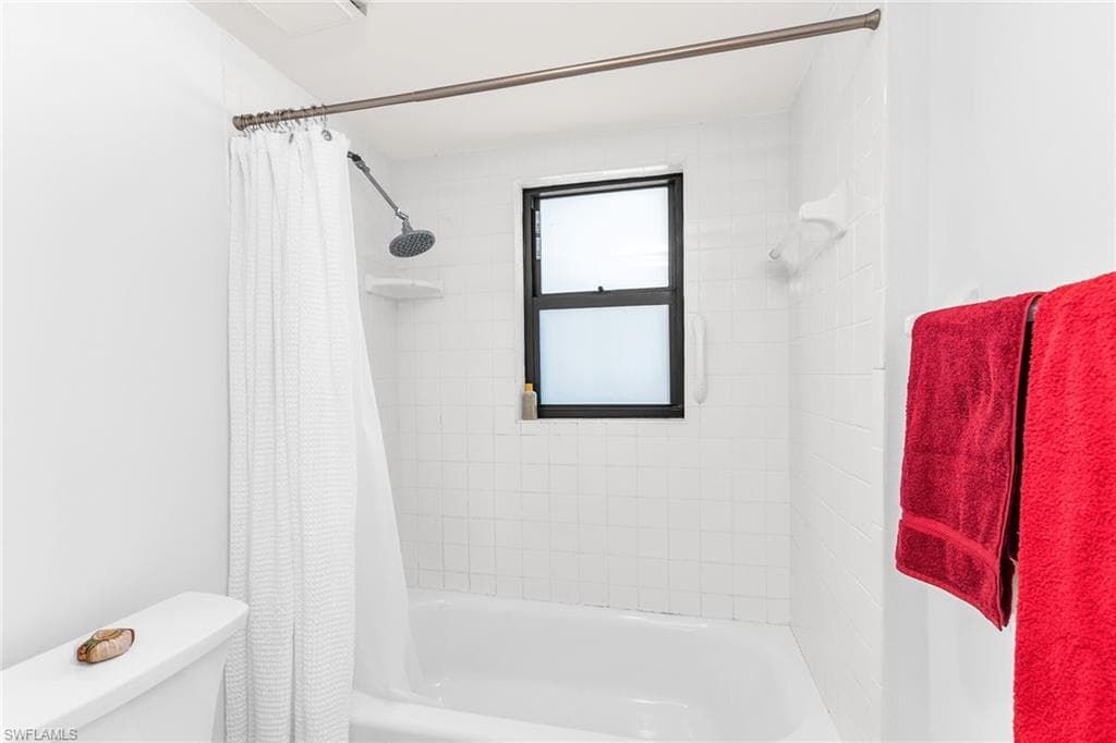 Full bath with shower / tub combo with curtain and toilet