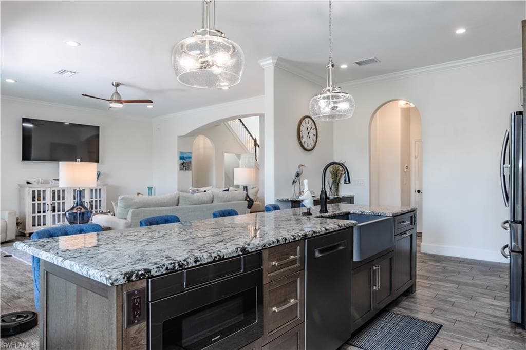 Kitchen with arched walkways