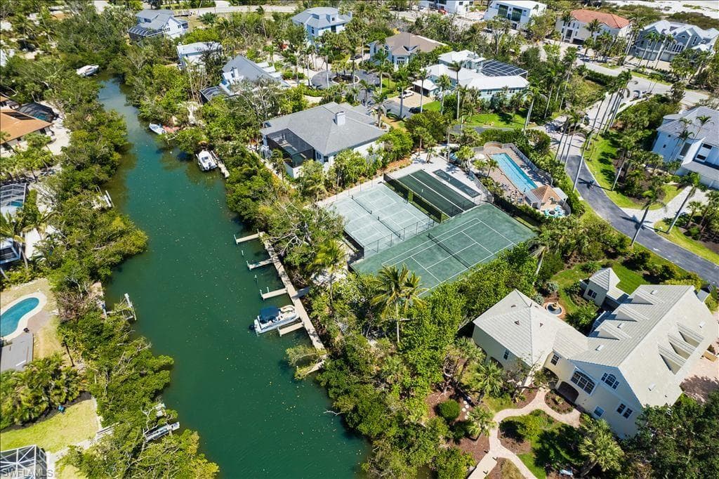 Amenities - Boat Slips, tennis/pickelball courts