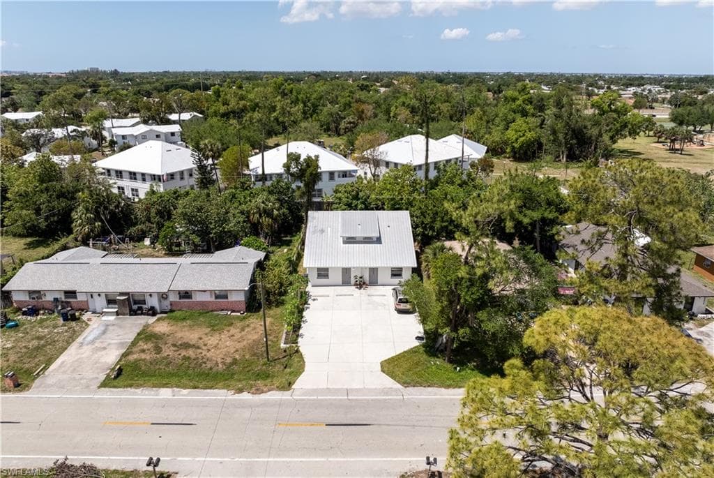 Birds eye view of property