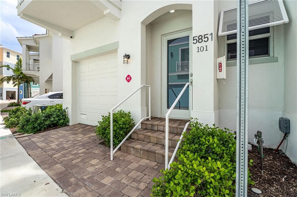 5851 Shell Cove DR 101A photo 35 of 47