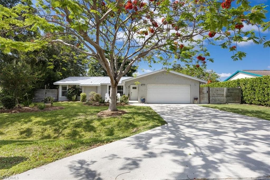 Desirable Coconut River Estates is close to downtown and the beach