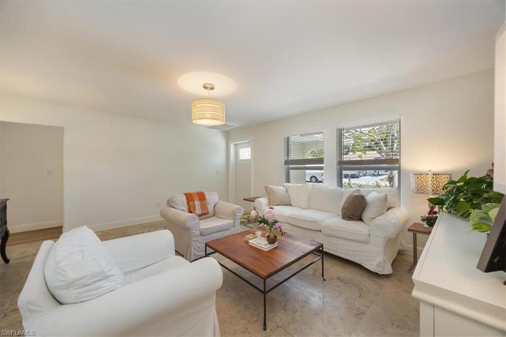 2777 Clipper WAY photo 4 of 24