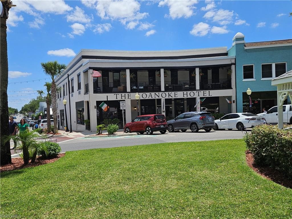 The Roaneoak Hotel
