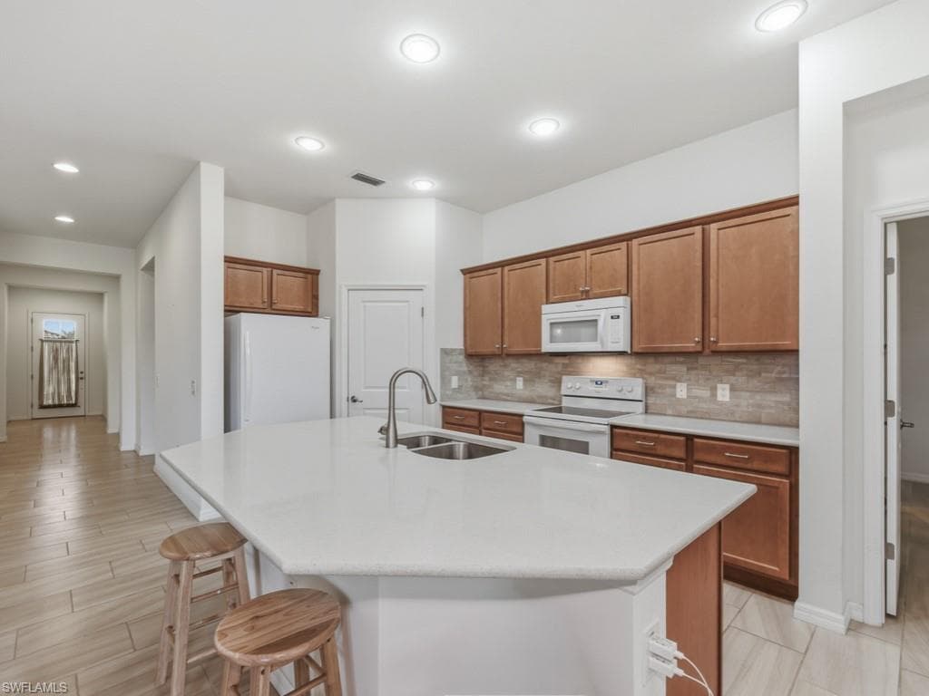 10646 Essex Square BLVD photo 2 of 20