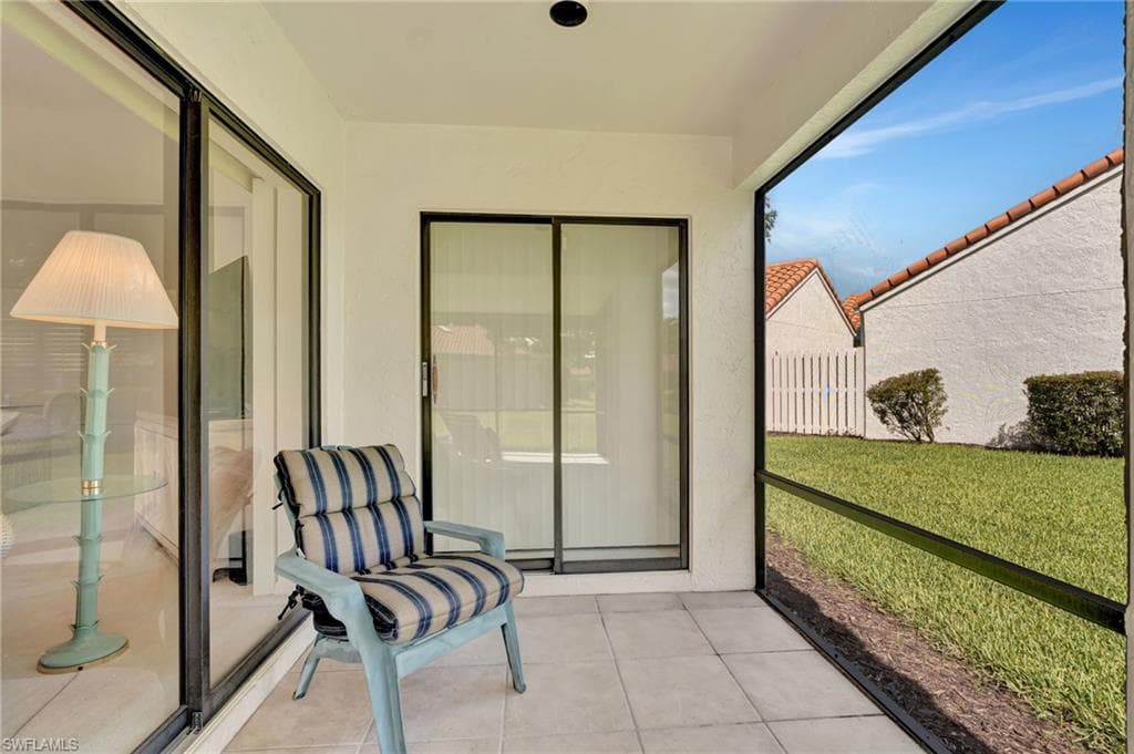 View of sunroom / solarium