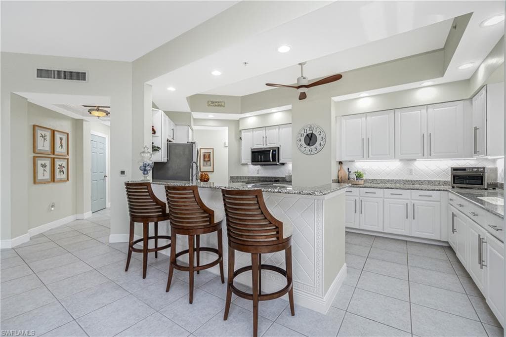 3313 Sunset Key CIR 701 photo 16 of 50