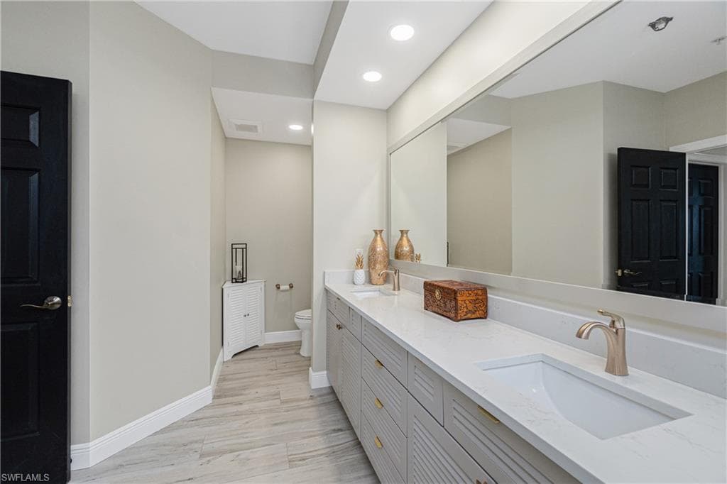 3313 Sunset Key CIR 701 photo 30 of 50