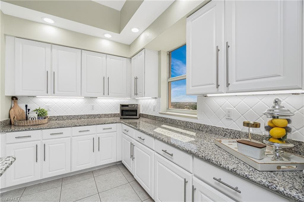 3313 Sunset Key CIR 701 photo 18 of 50