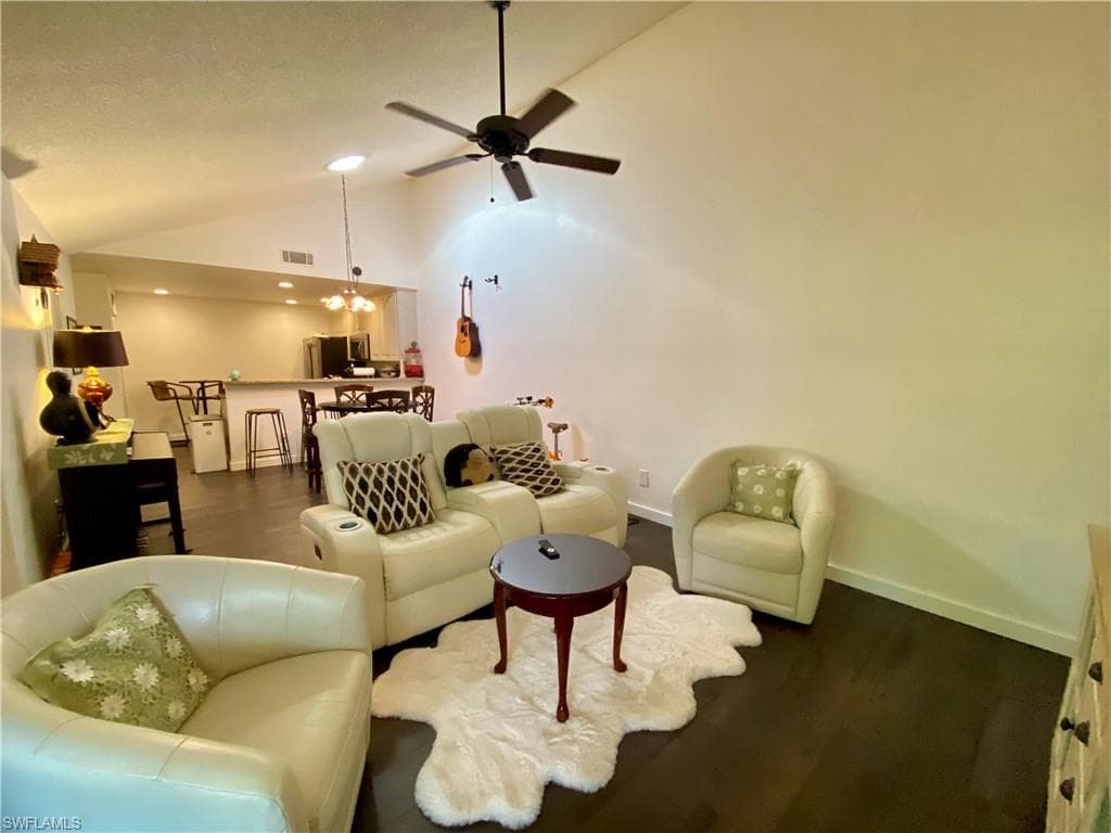 5647 Foxlake DR photo 3 of 31