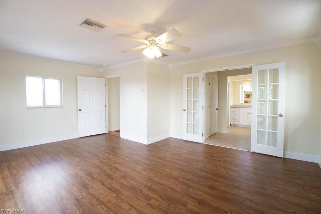 Unfurnished room featuring ornamental molding, light tile patterned flooring, and ceiling fan
