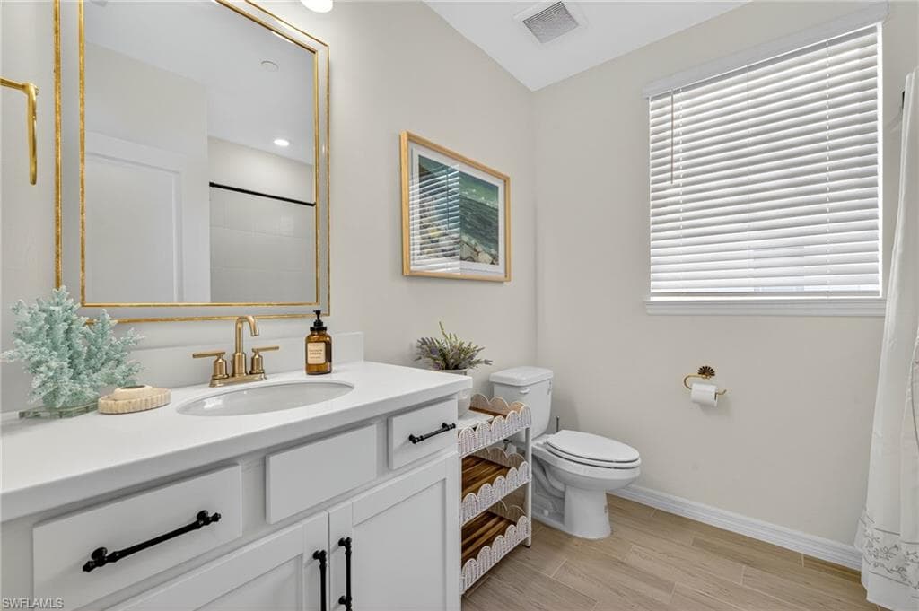 Full bathroom featuring light wood-style flooring, vanity, a shower with shower curtain, and recessed lighting