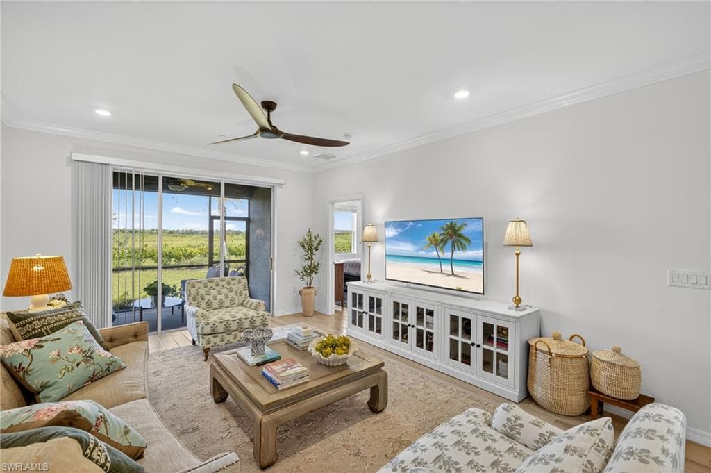 Living area featuring crown molding, wood finished floors, ceiling fan, and recessed lighting