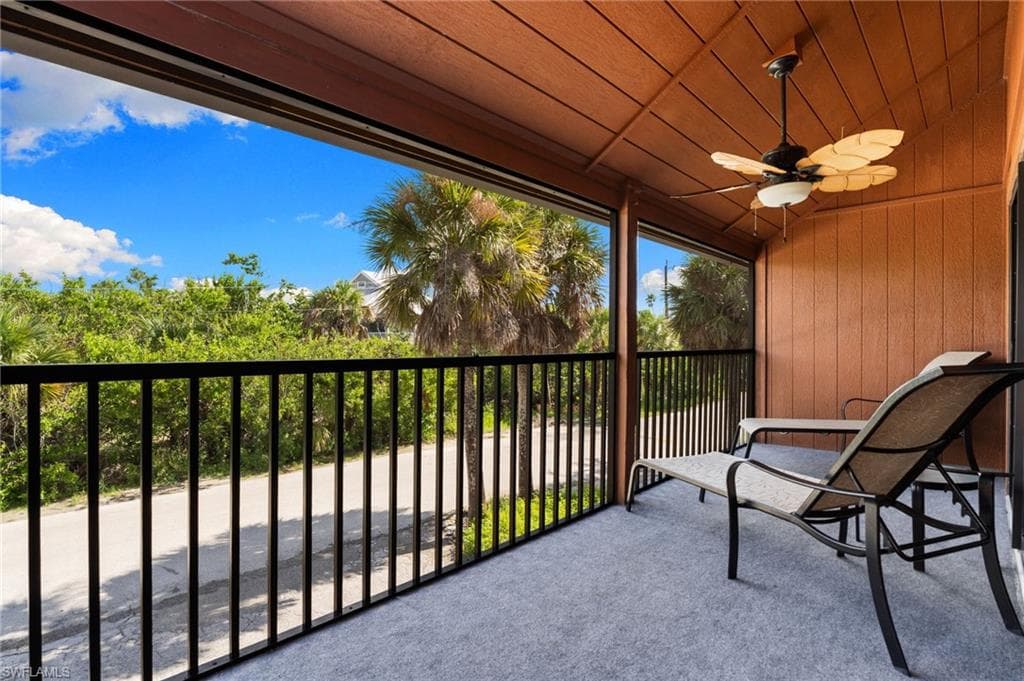 Balcony with ceiling fan
