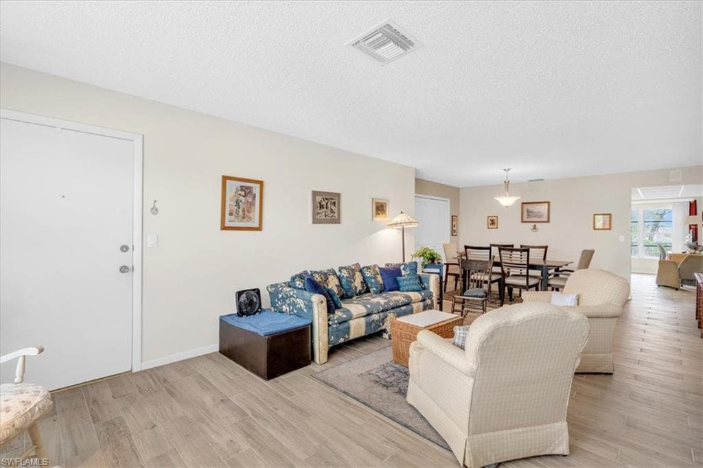 1376 S Brandywine CIR 4 photo 6 of 35