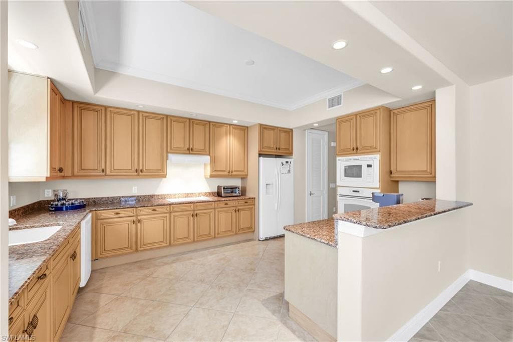 545 Avellino Isles CIR 102 photo 8 of 30