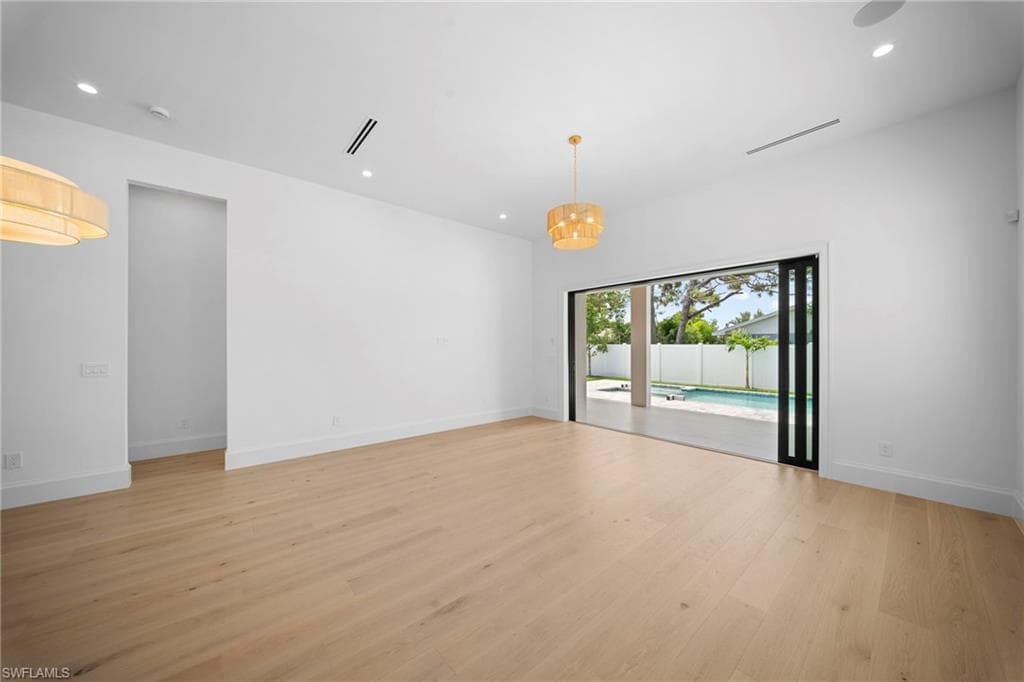 638 93rd AVE N photo 11 of 41