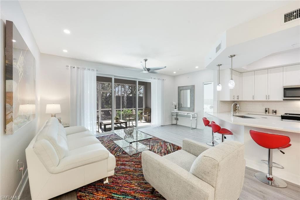 Open Floor Plan w/ split bedrooms