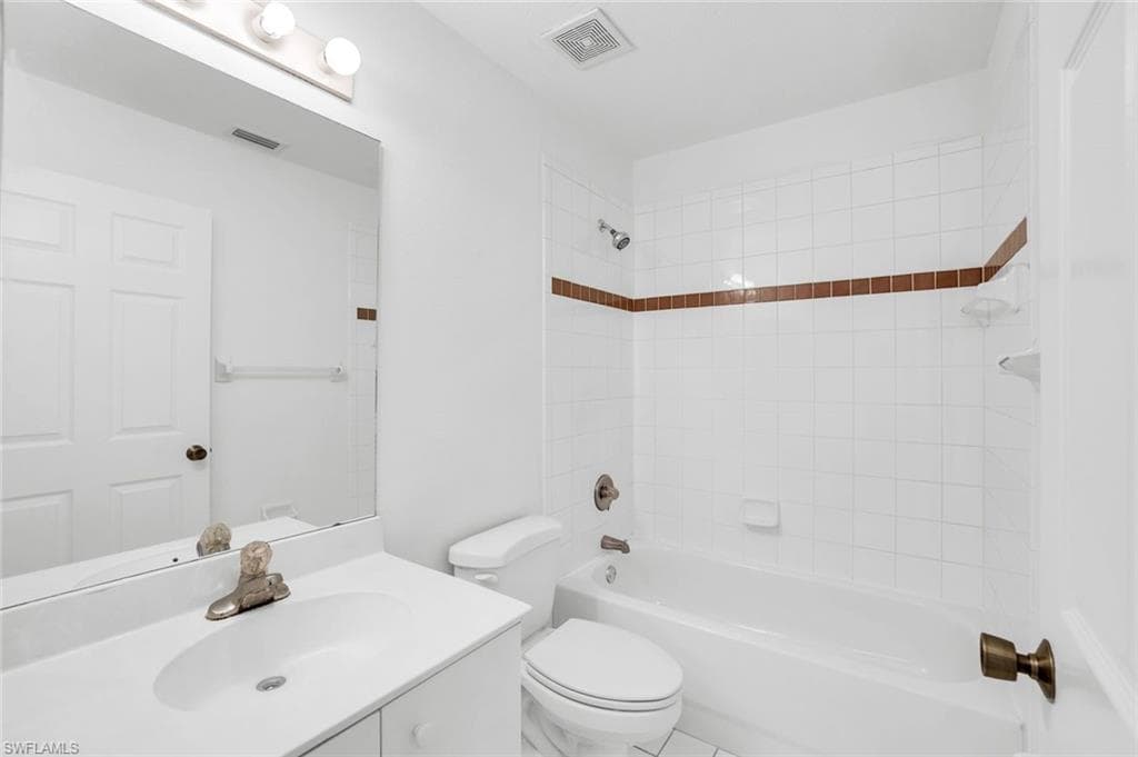 6635 Huntington Lakes CIR 202 photo 15 of 30