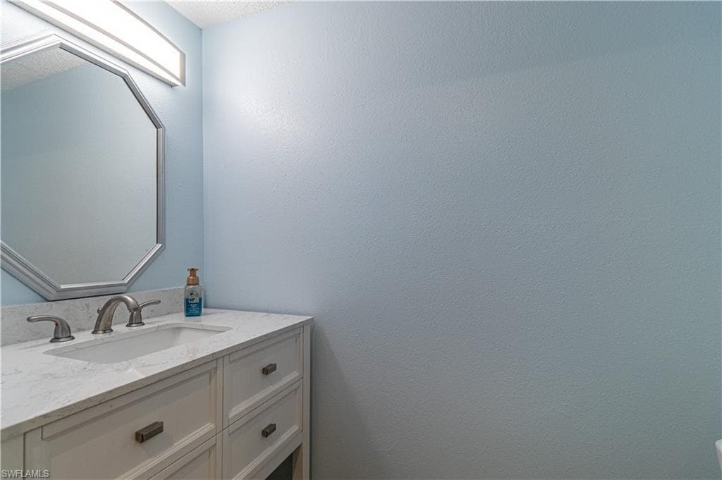 1/2 Bathroom