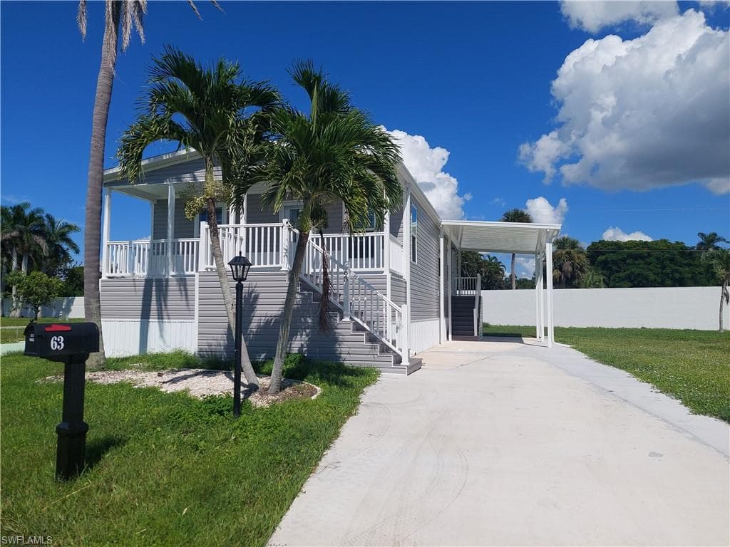 Full railed front porch