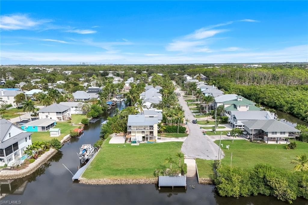 Spectacular waterfront lot