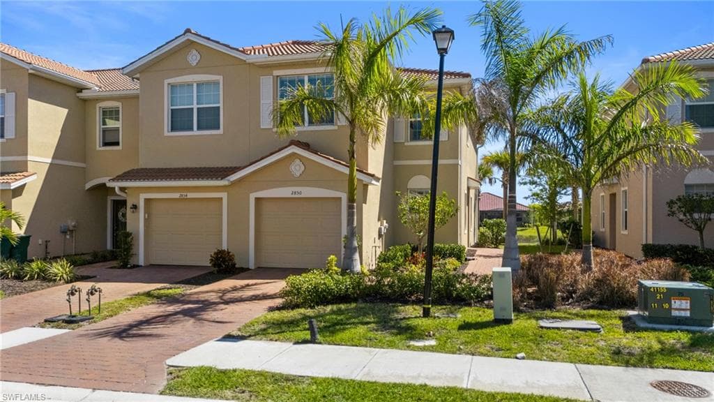 2850 Blossom WAY photo 2 of 45