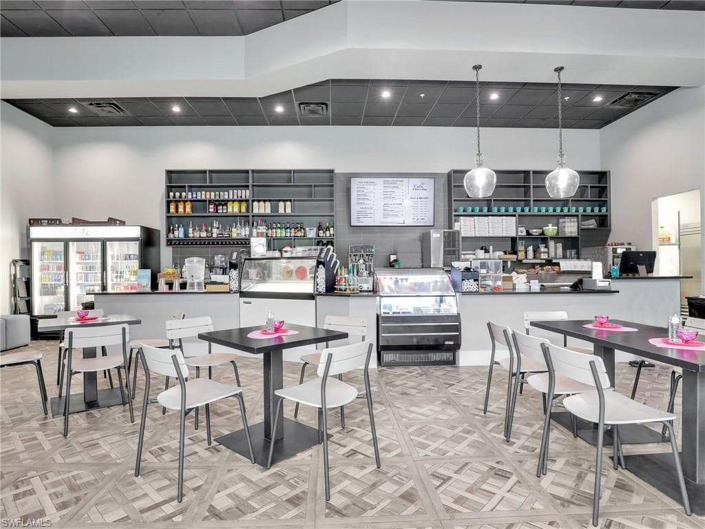 Cafe & Restaurant
