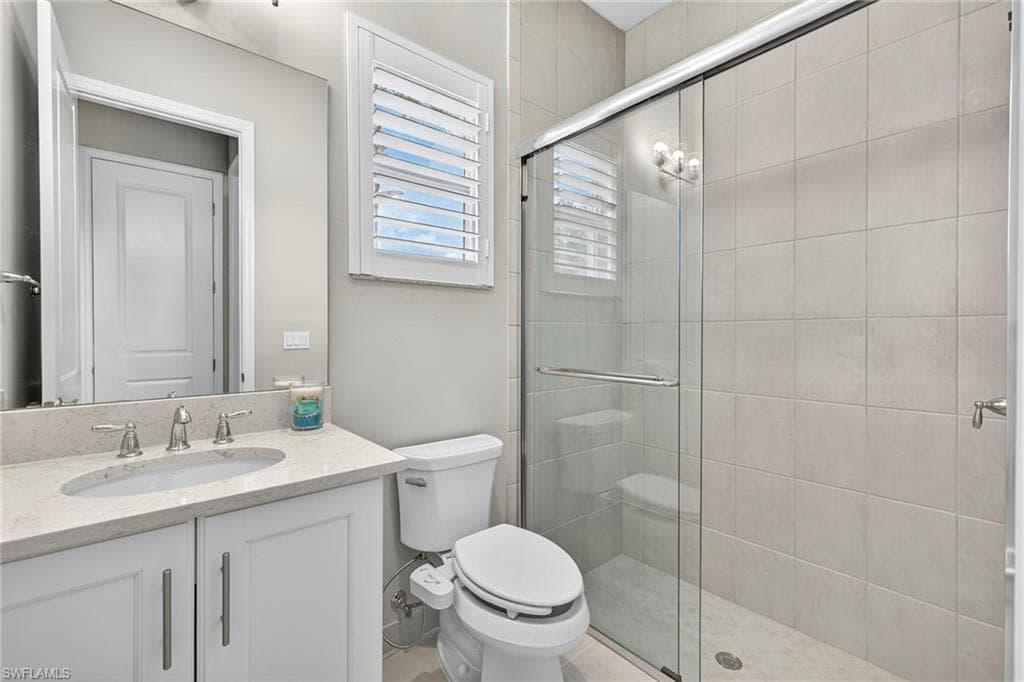 This is the ensuite 2nd full bath! Floor to ceiling tile present!