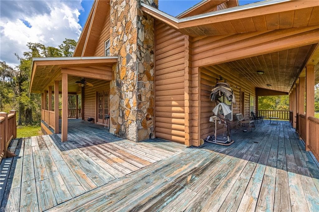 Deck with ceiling fan