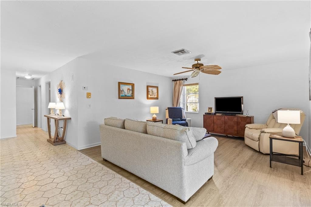 5549 Boynton LN photo 9 of 33