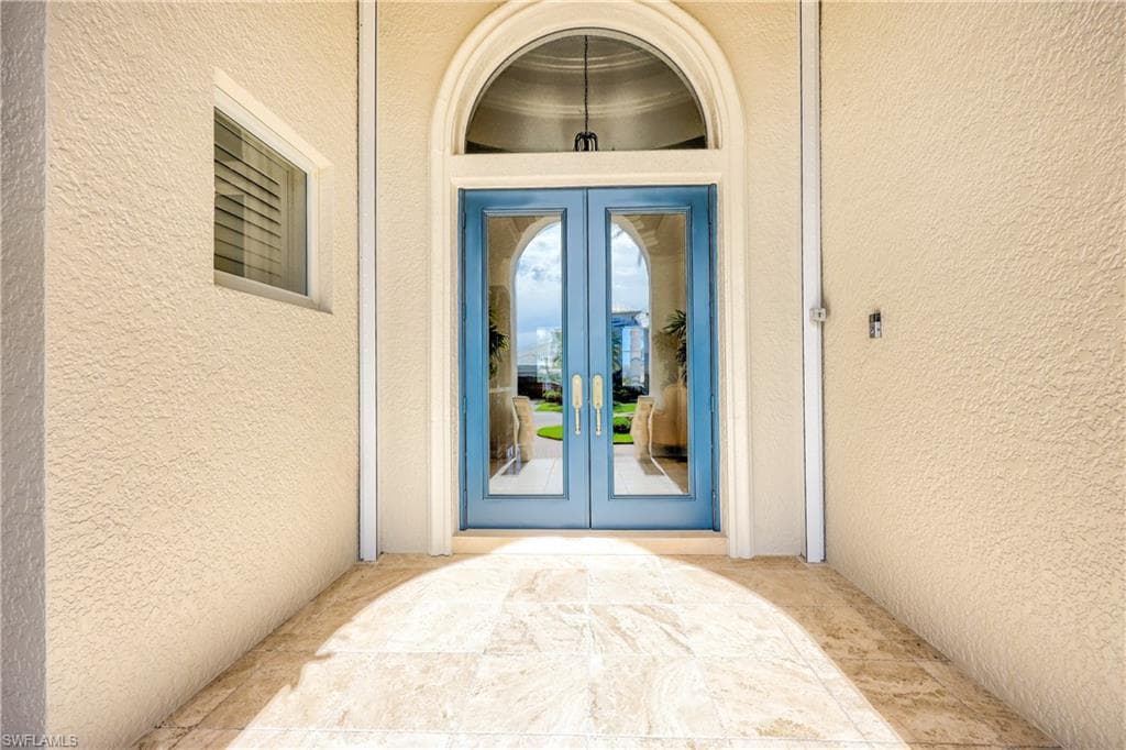 Entryway protected by roll down shutter