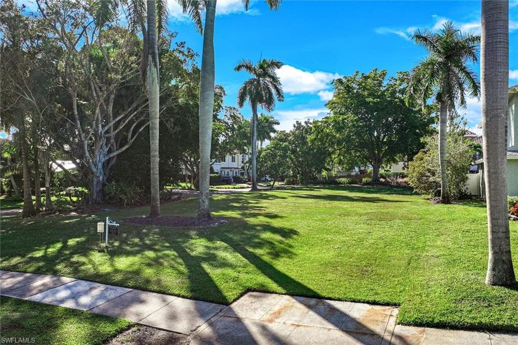 Surrounding community with a yard