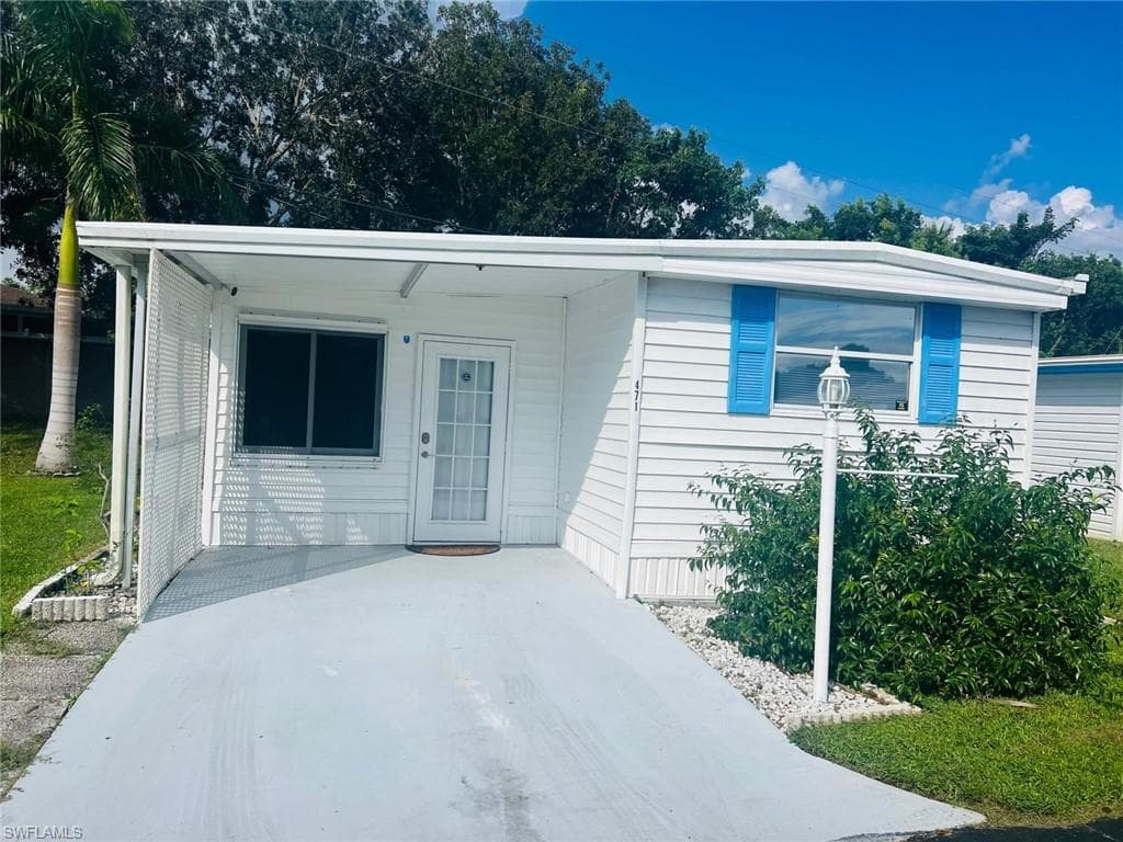 View of manufactured / mobile home