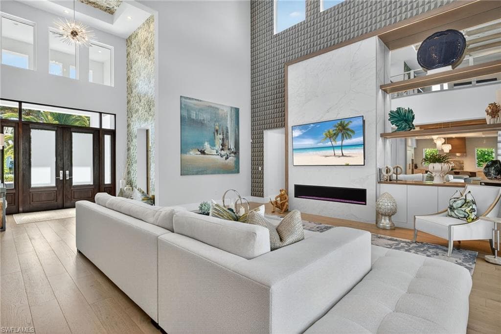 405 7TH AVE N photo 8 of 50