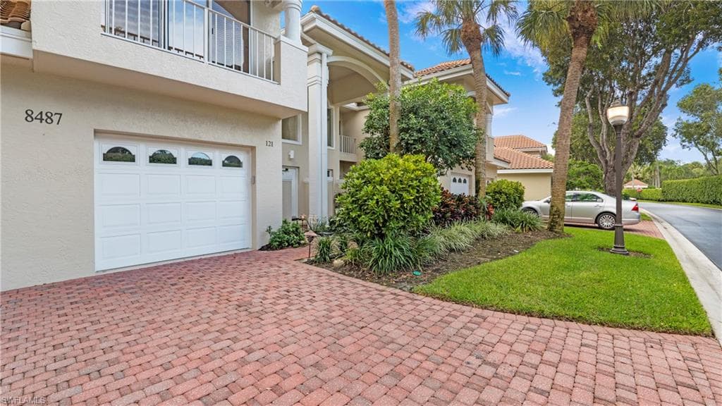 8487 Abbington CIR 1121 photo 33 of 40