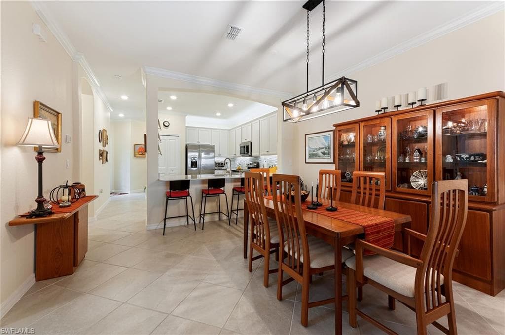 2652 Vine AVE photo 9 of 40
