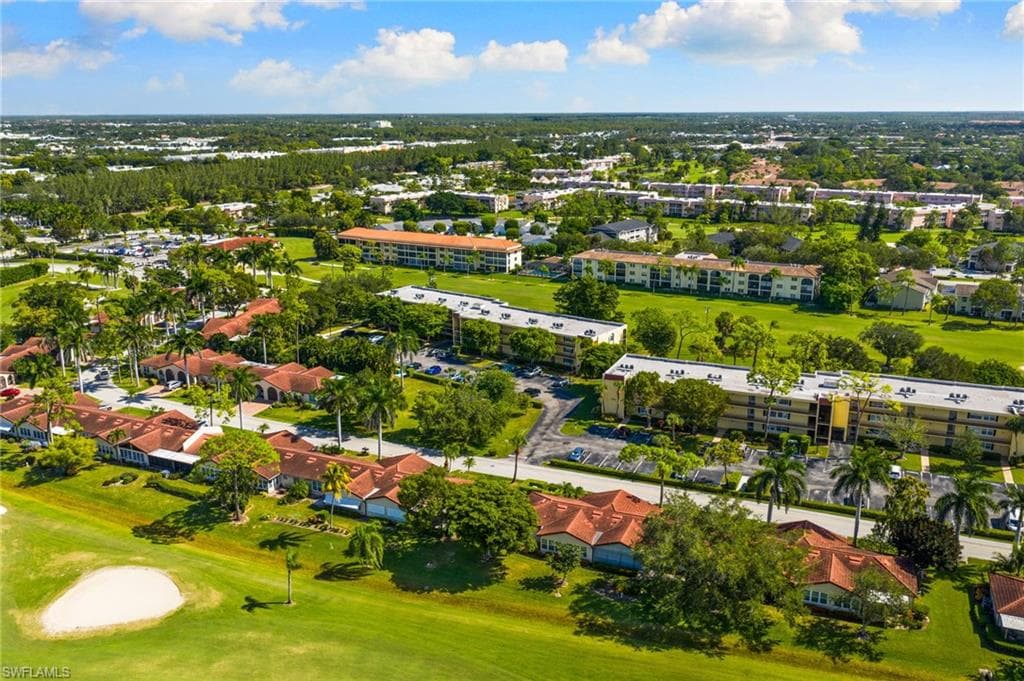 Bird's eye view of a golf club and apartment complex / building