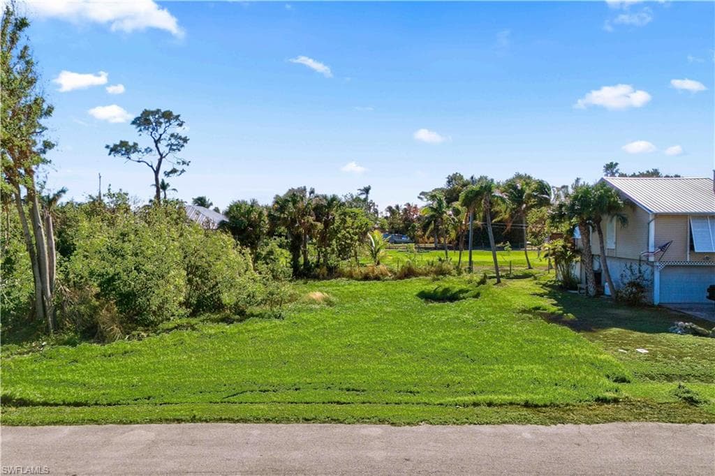 Welcome home to your beautiful buildable lot!