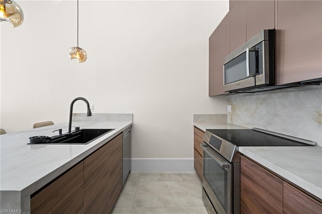 2272 Oakes BLVD photo 41 of 49