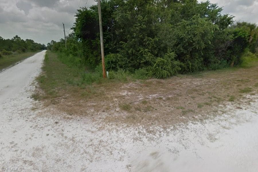 View of dirt / gravel road