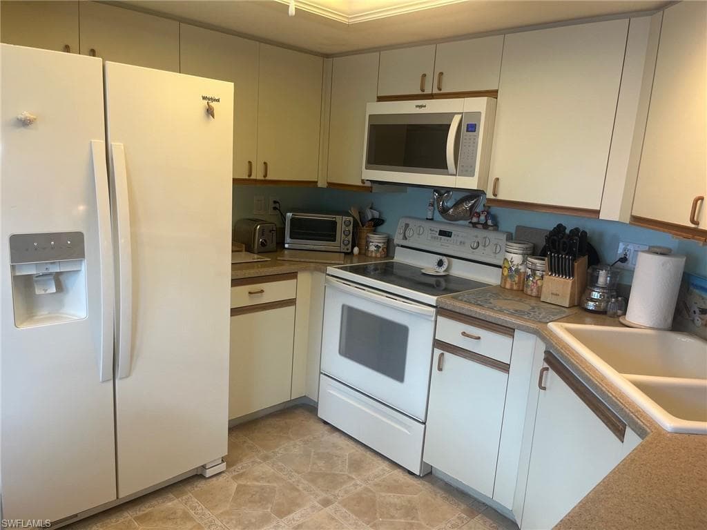 13191 Oakmont DR 8 photo 2 of 44