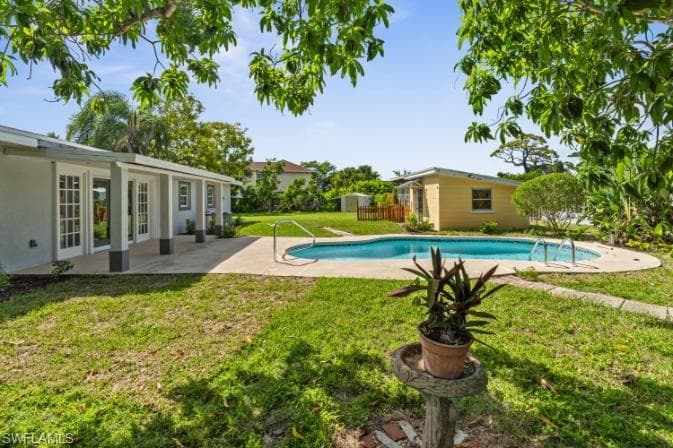 Back yard/Super charm/ Pool/ Mango tree/ storage rooms