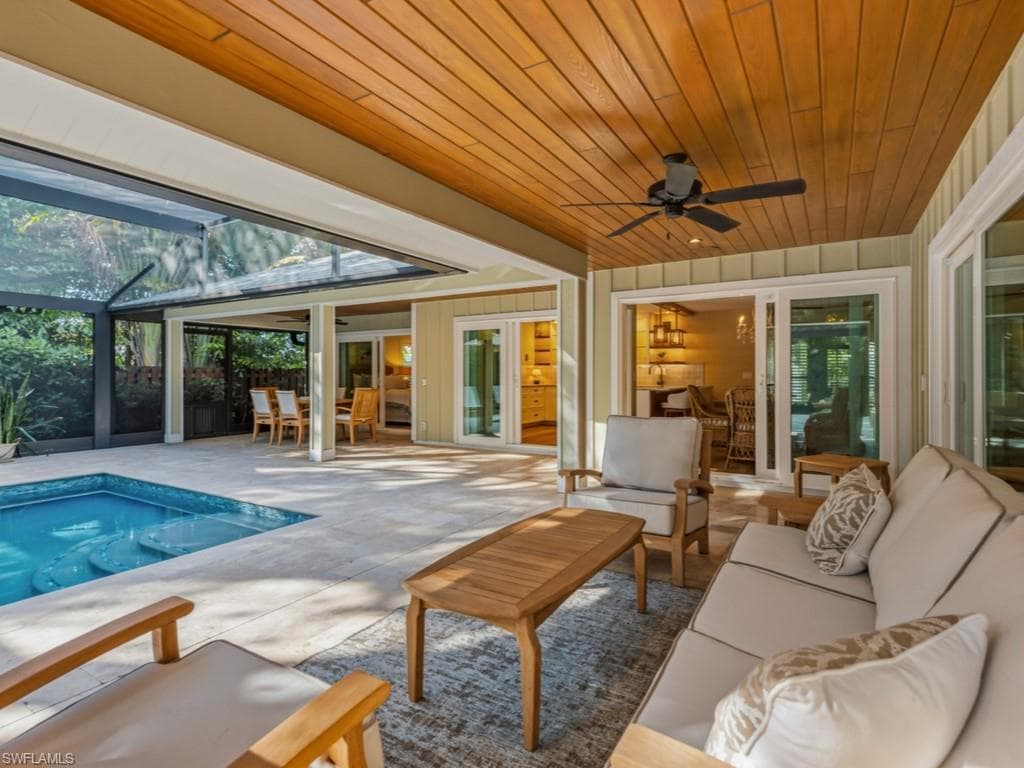 Pool , lounge area