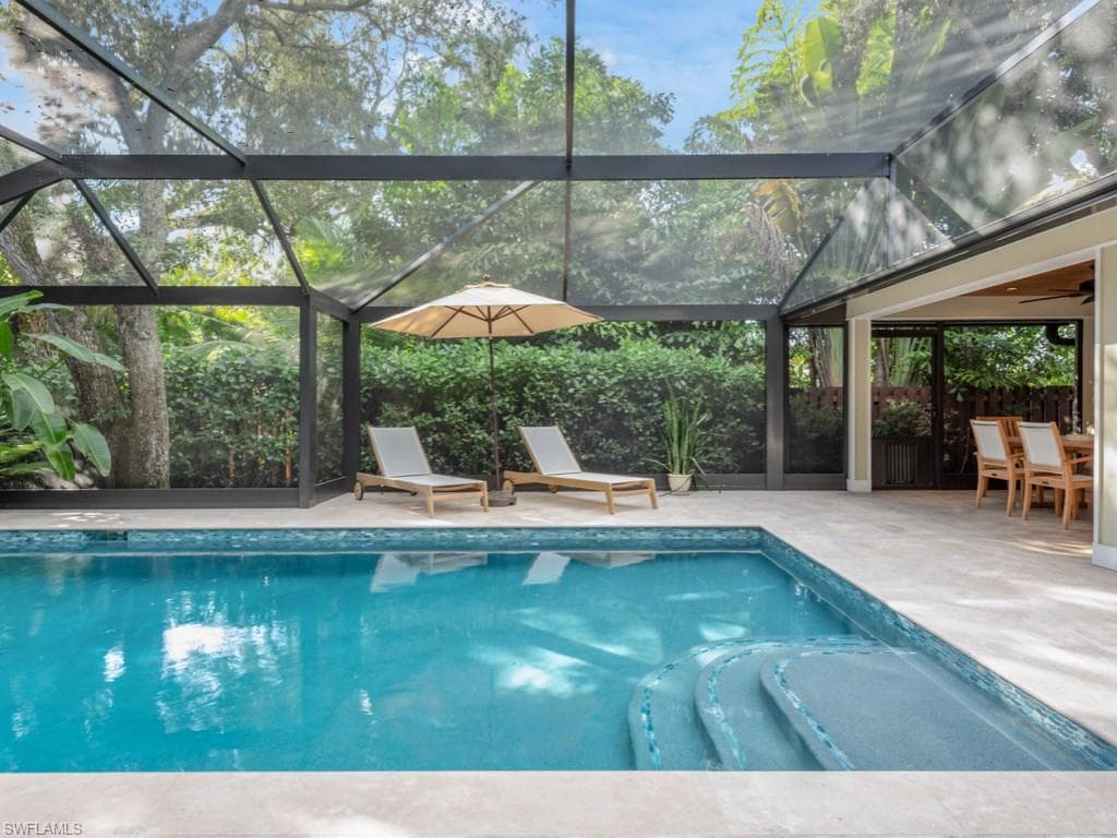 Pool - chase lounge