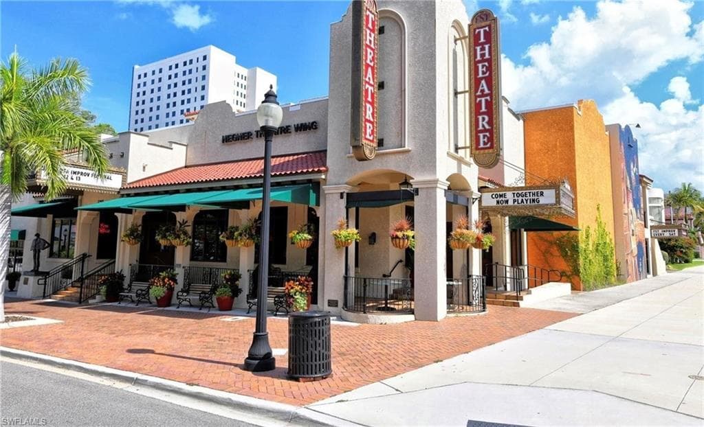 A quick stroll to Sarasota's renowned theaters, the Opera House, and more - placing world class arts and culture at your doorstep.